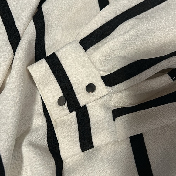 Banana Republic 3/4 length sleeve crepe wrap top - Picture 2 of 5